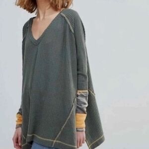 FREE PEOPLE Olive Green Stretch Thermal Camo Floral Cuff Oversized Top Sz S